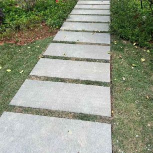 平凉 芝麻黑小区踏步、汀步石铺装效果