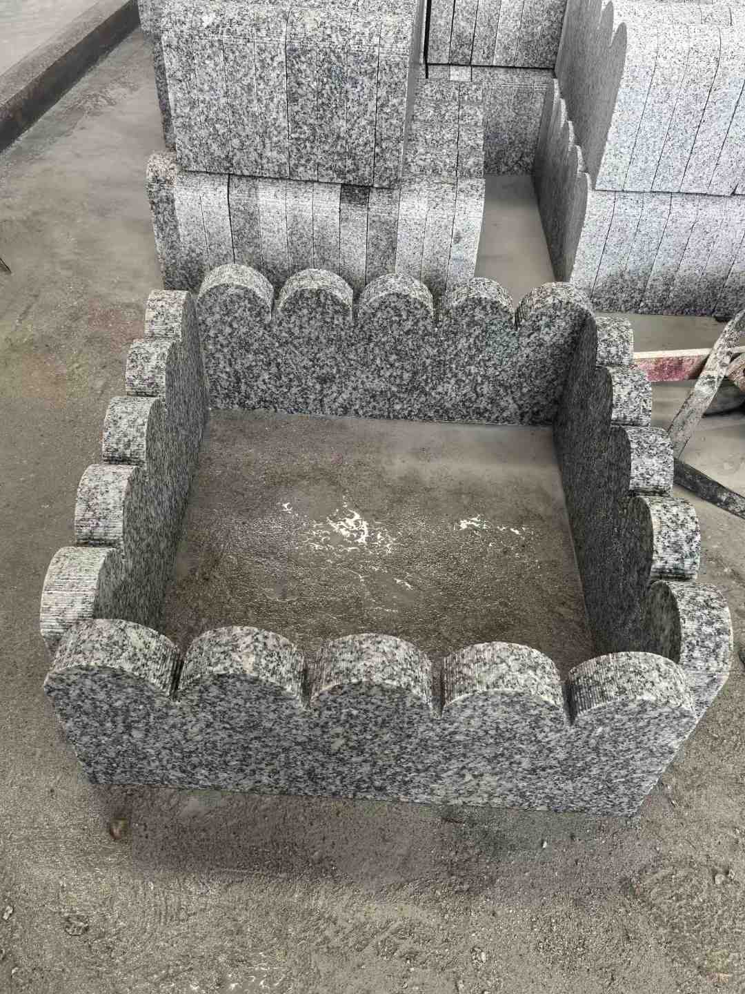 平凉 花边石、花坛围栏石、花池界石、菜园栅栏石、镶边石、波浪状界石介绍