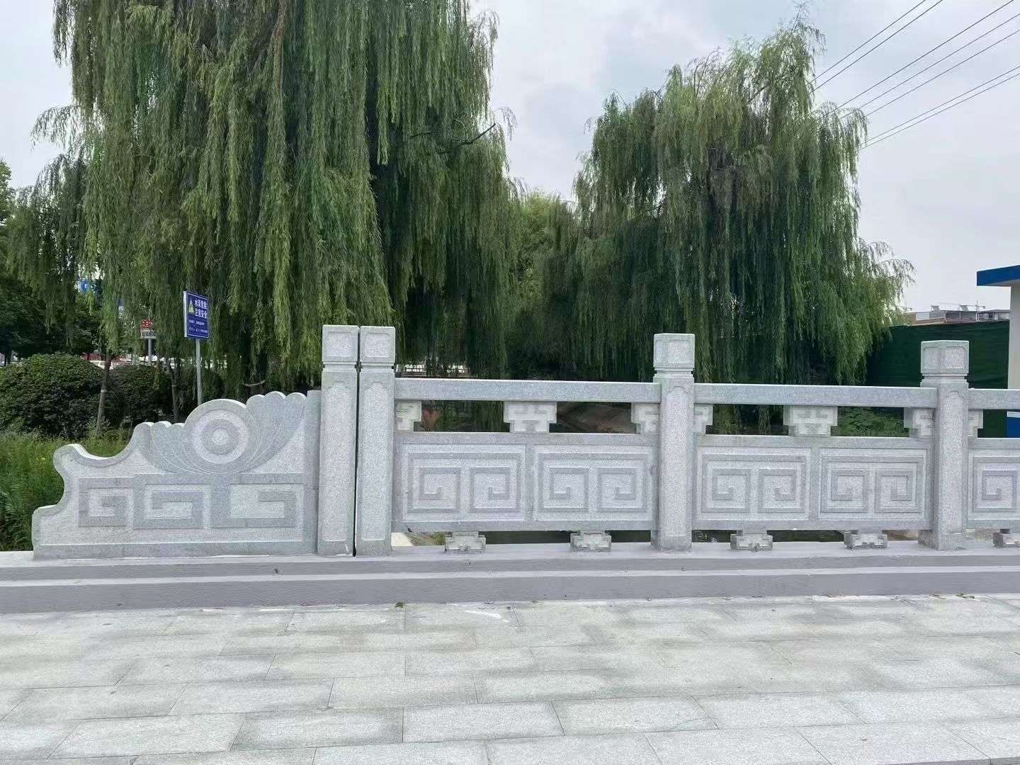 平凉 芝麻灰桥栏杆、河道栏杆安装效果