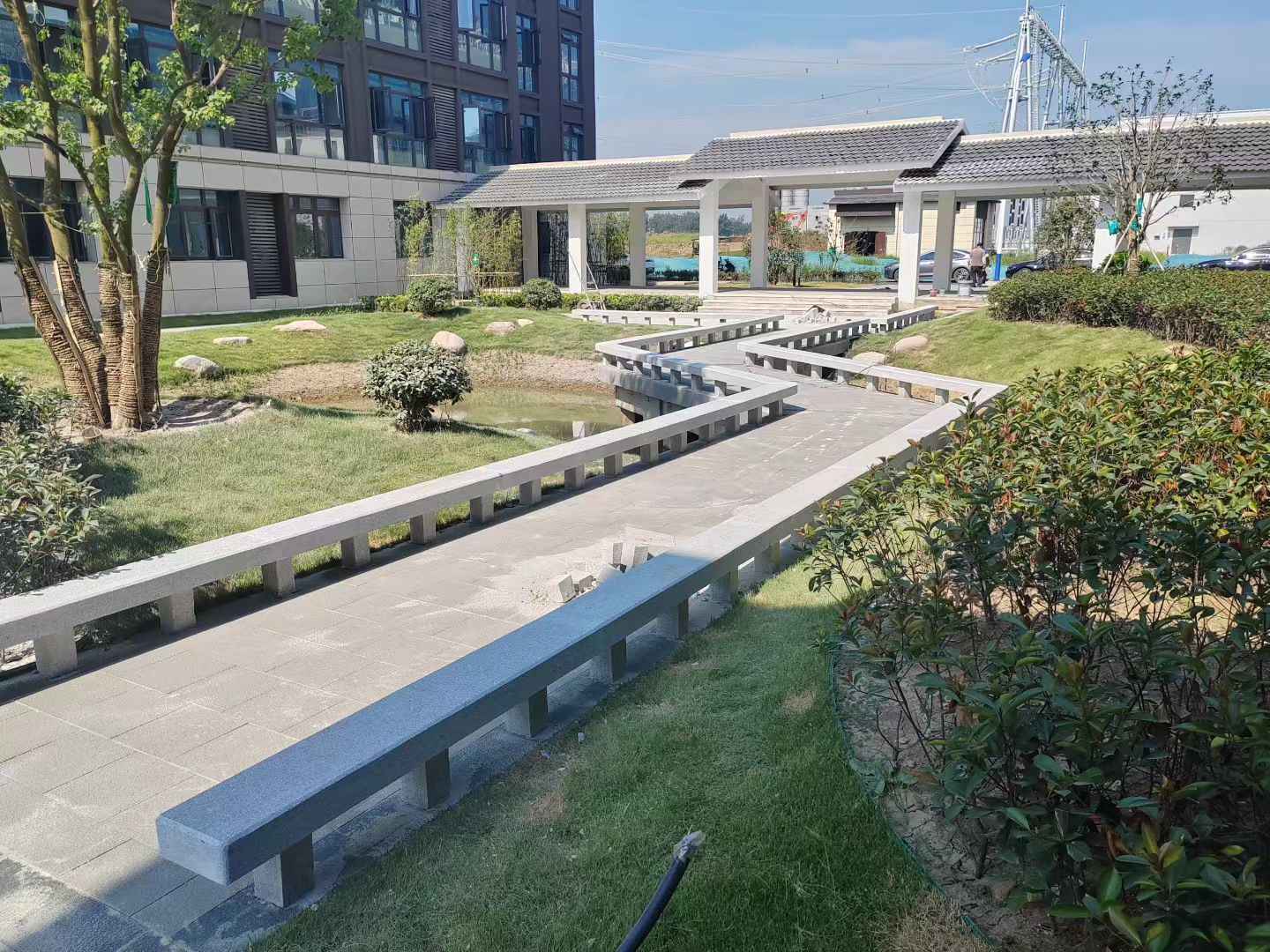 平凉 芝麻灰小区坐凳&栏杆安装效果