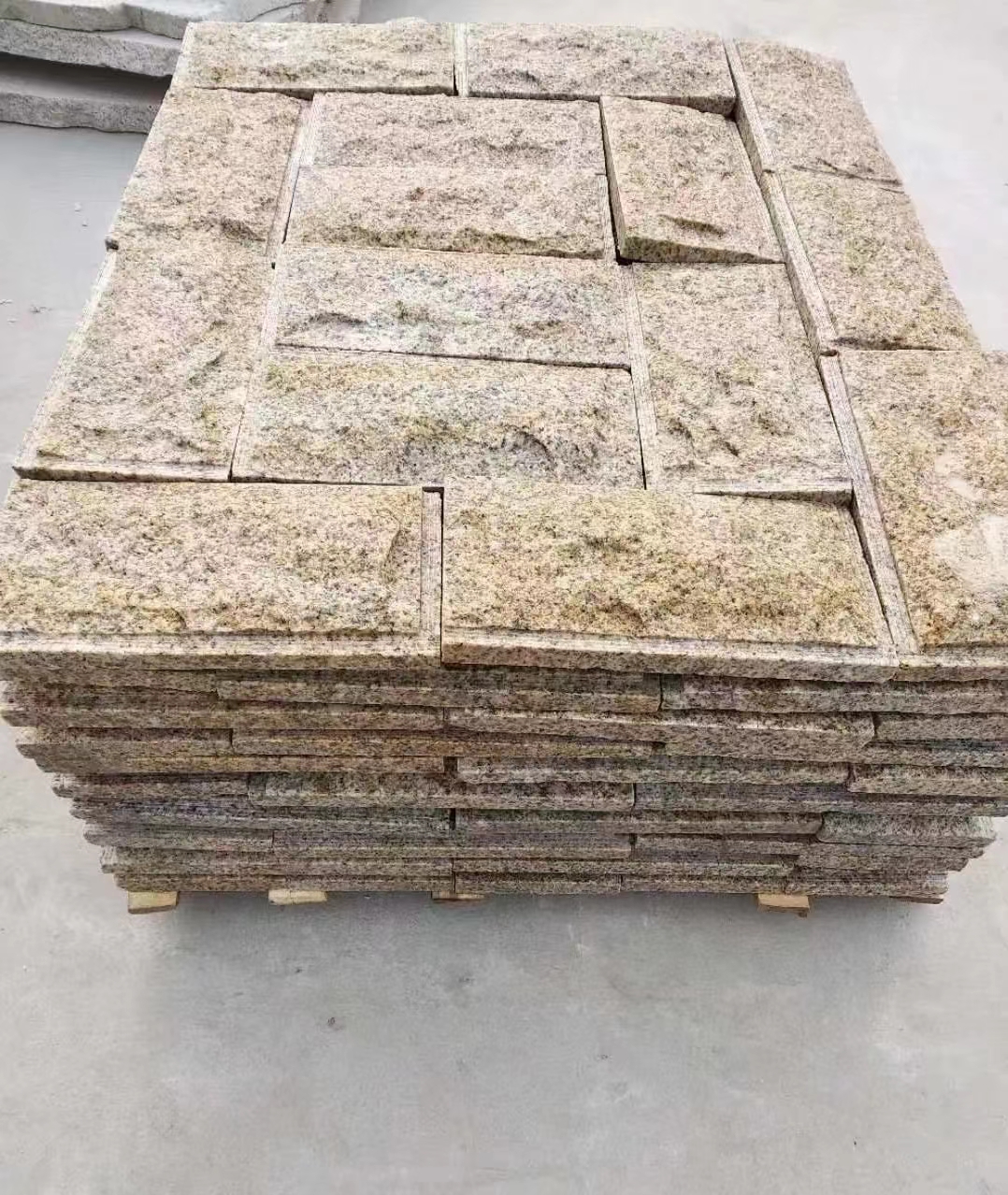 平凉黄锈石蘑菇石